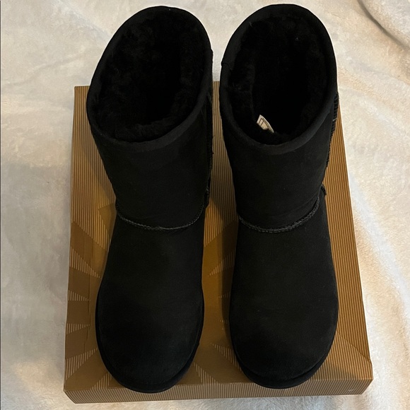 Ugg Short Classic Black Suede Boots Size 7 - Picture 3 of 4